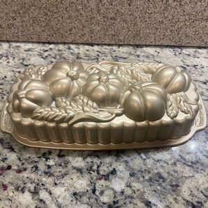 Nordic Ware Pumpkin Loaf Pan 3D Loaf Cake Pan 6 Cups Thanksgiving Christmas